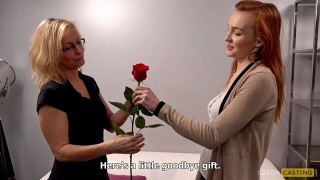 Японки залезли в трусы в автобусе